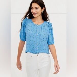 LOFT BLUE FLORAL SHIRRED PUFF SLEEVE BUTTON DOWN BLOUSE TOP SIZE XS NWT